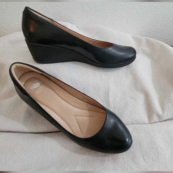 Nuture black leather wedge heels pumps size 9M EUC!!! - Picture 2 of 4